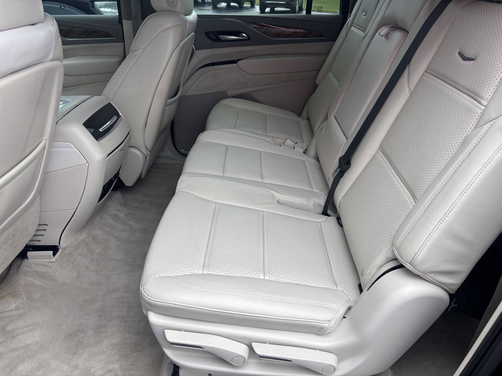 Used 2021 Cadillac Escalade ESV Premium Luxury Platinum AWD/4WD image 8