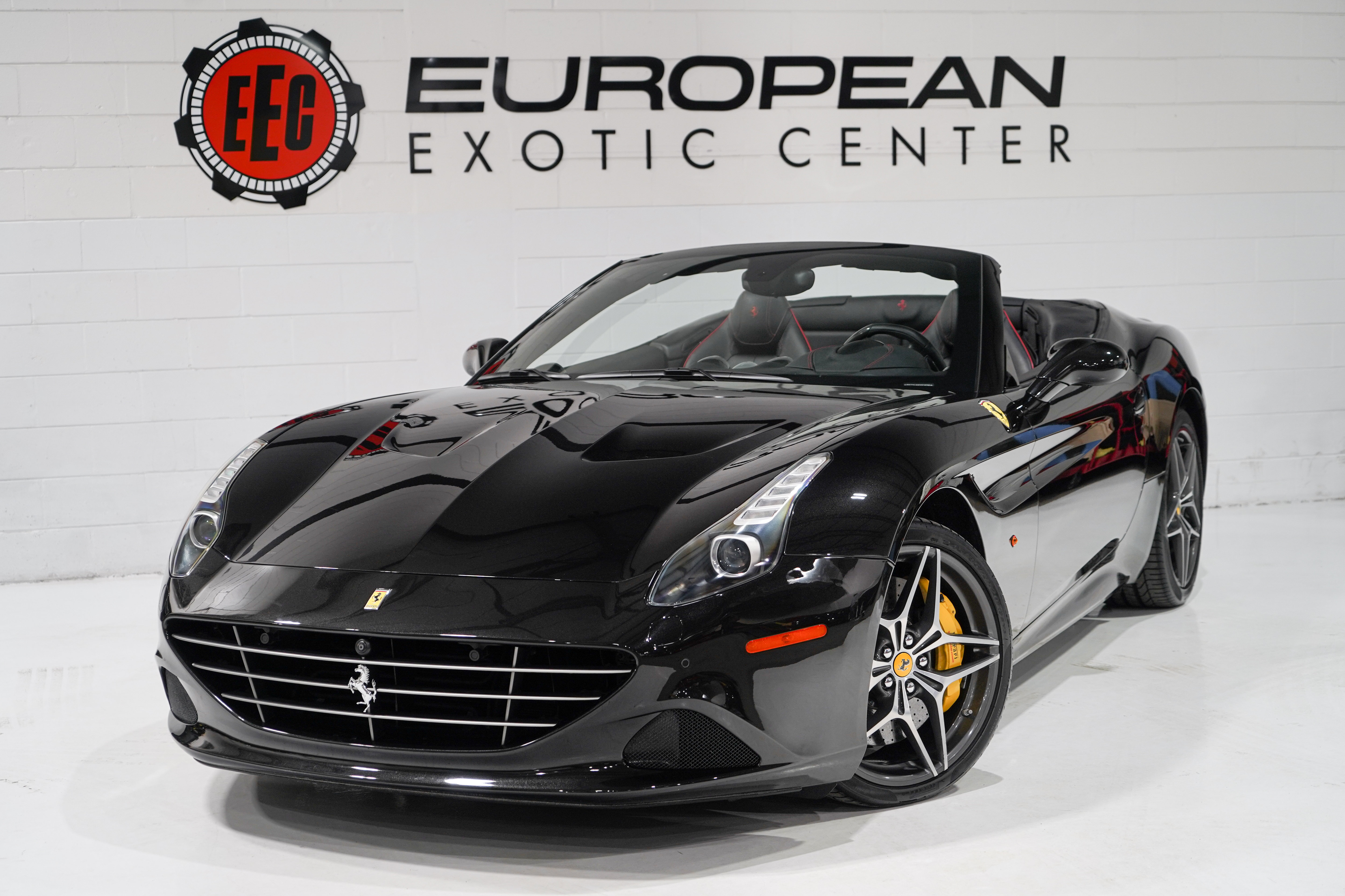 Used 2016 Ferrari California T RWD image 4