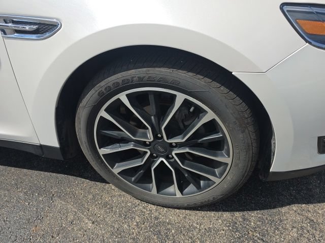 Used 2019 Ford Taurus Limited AWD/4WD image 3