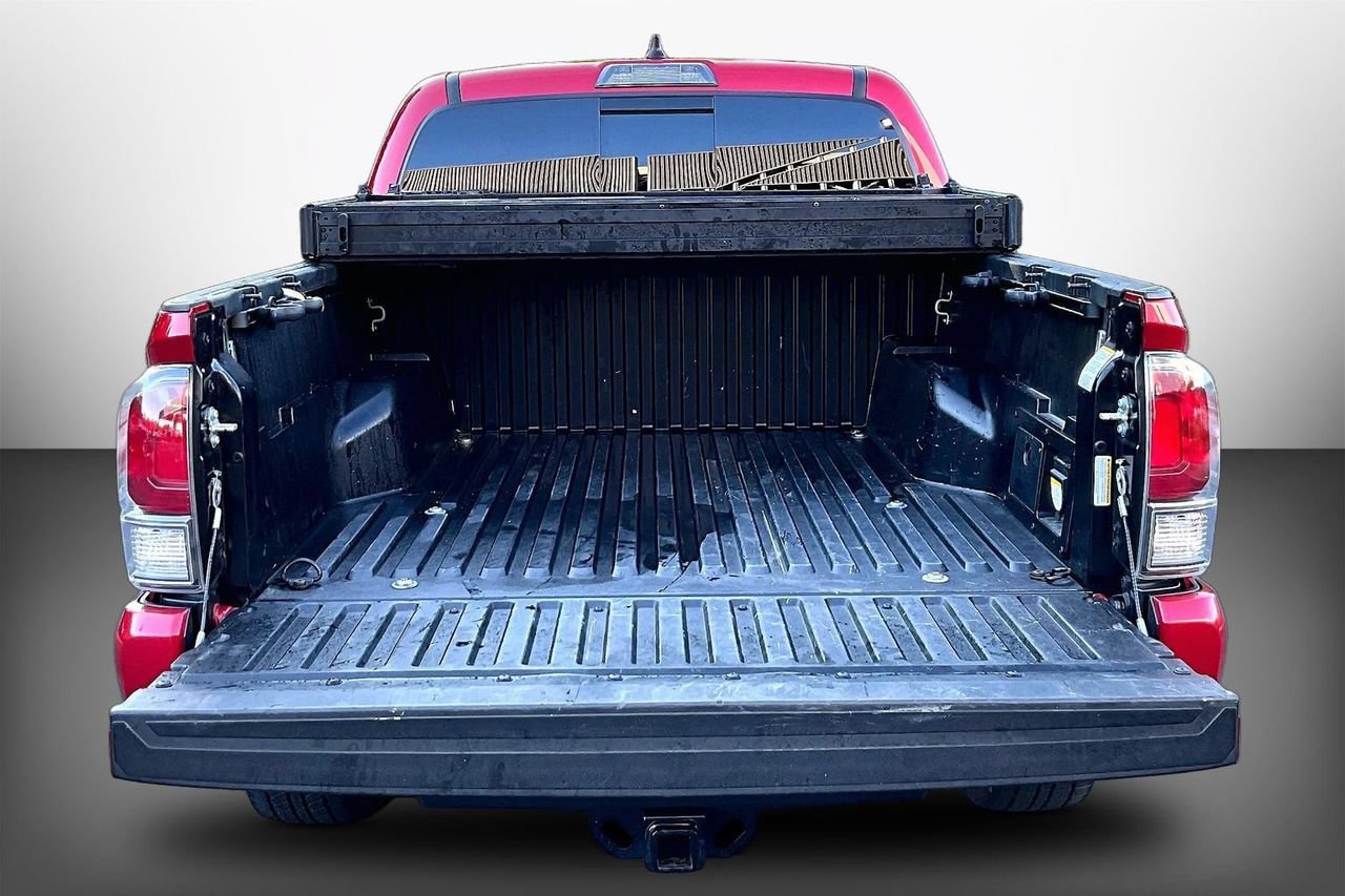 Used 2022 Toyota Tacoma TRD Sport AWD/4WD image 25