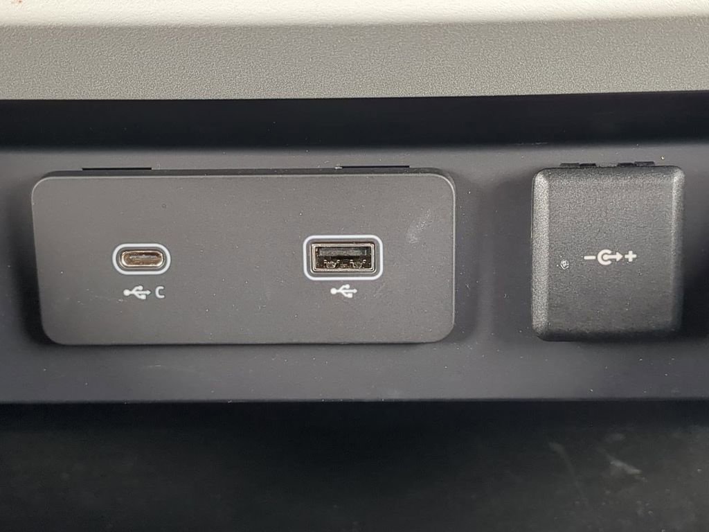 Used 2024 Land Rover Defender 110 S image 24