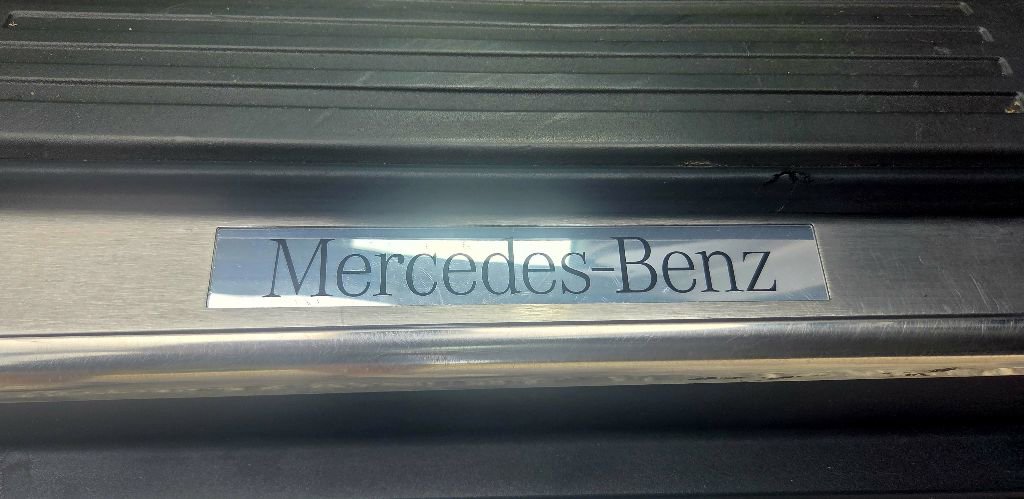 Used 2011 Mercedes-Benz R 350 4MATIC image 15