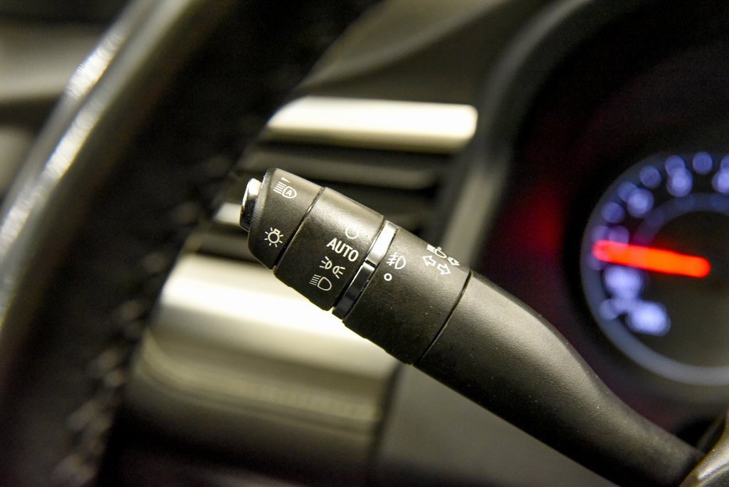 Used 2023 GMC Acadia SLT w/ Preferred Package image 32