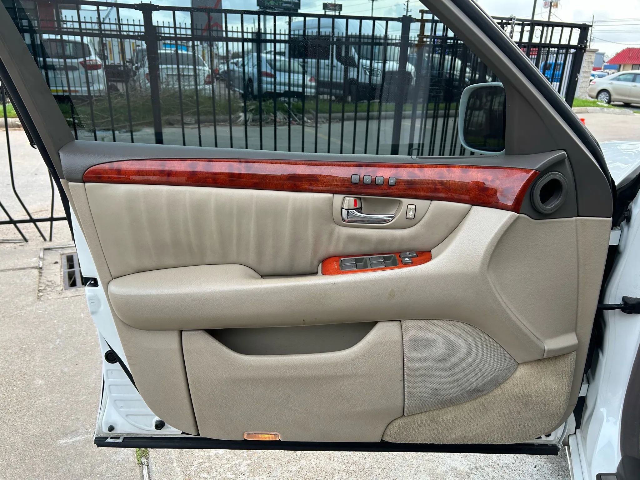 Used 2002 Lexus LS 430 RWD image 11