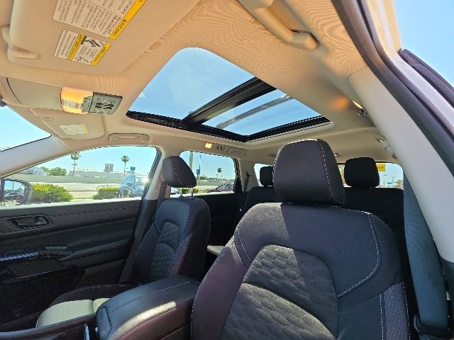 Used 2024 Nissan Pathfinder SV w/ SV Premium Package FWD image 14