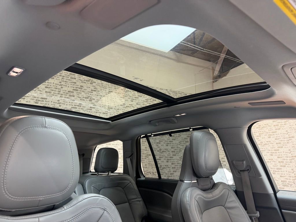 Used 2021 Lincoln Aviator Reserve w/ Equipment Group 201A image 11