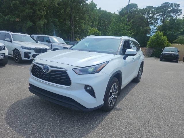 Used 2022 Toyota Highlander XLE AWD/4WD video 1