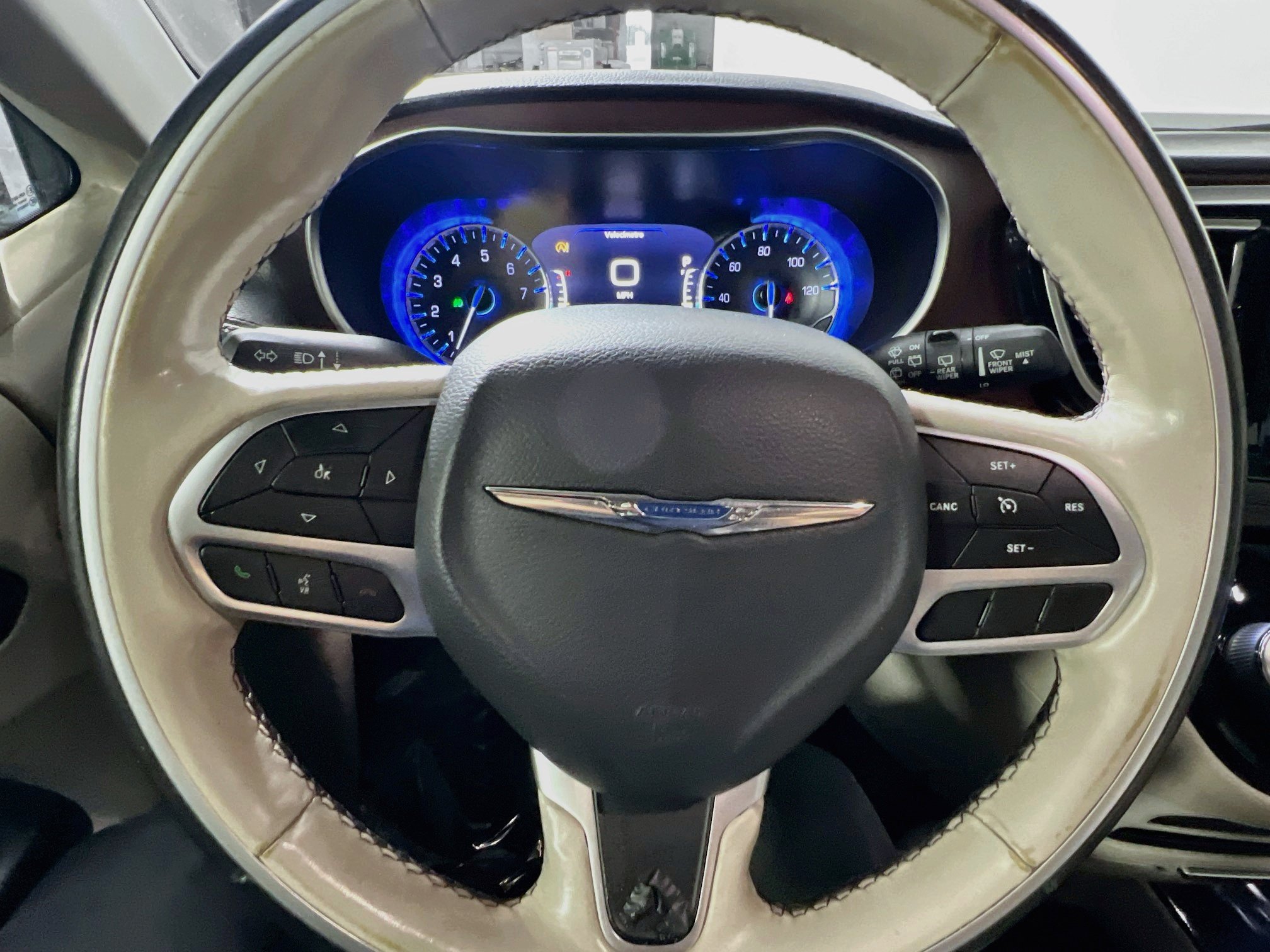 Used 2020 Chrysler Pacifica Limited FWD image 18