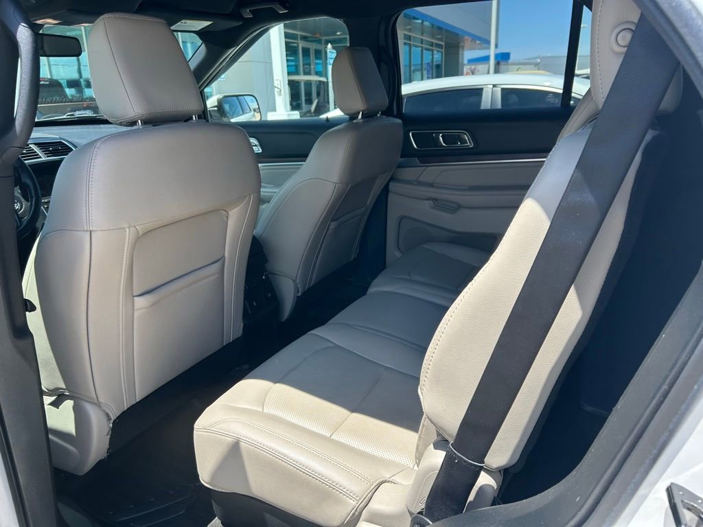 Used 2018 Ford Explorer Limited w/ Equipment Group 301A FWD image 9
