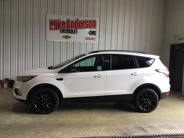 Used 2017 Ford Escape Titanium FWD image 2