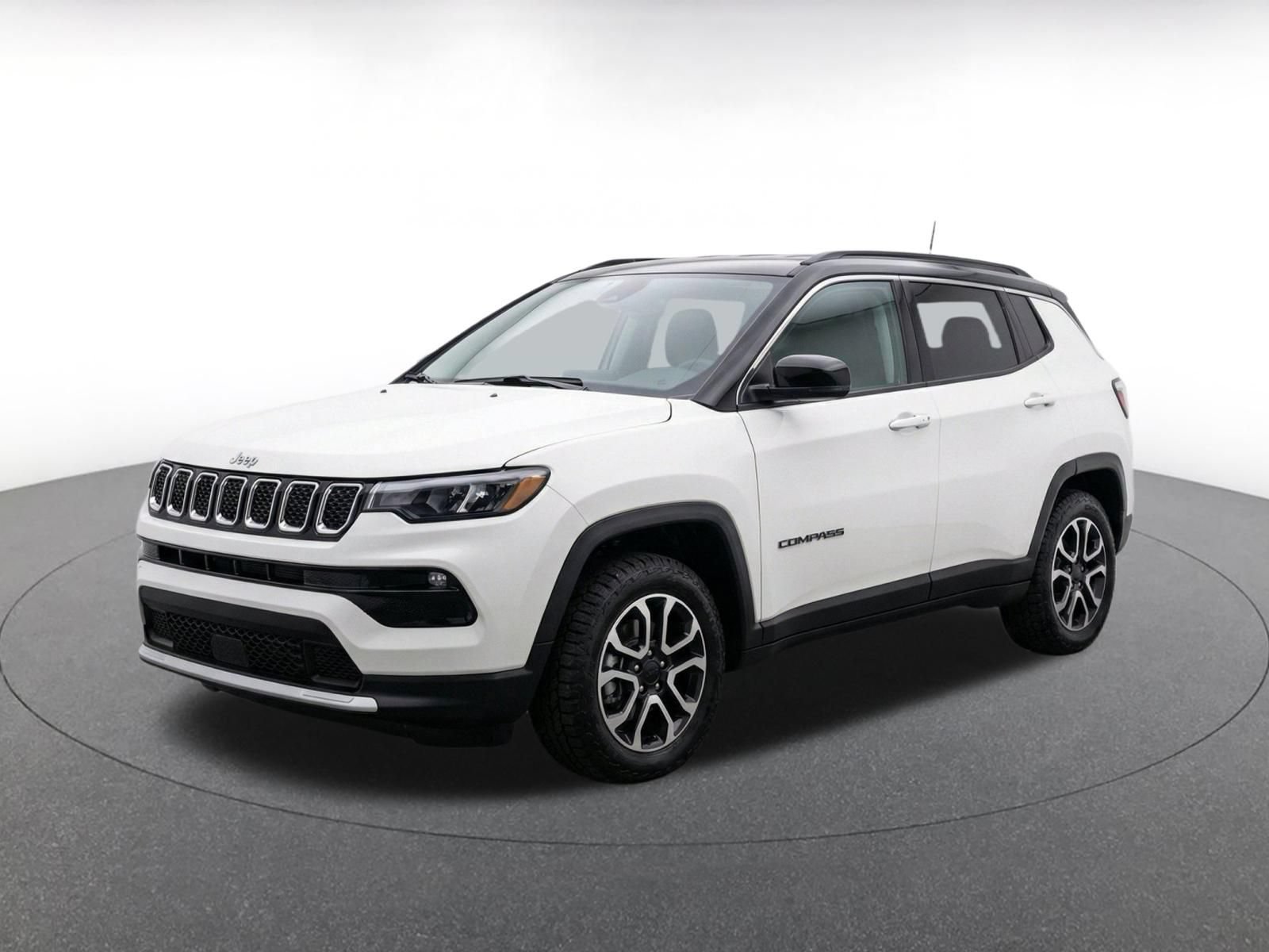 Used 2025 Jeep Compass Trailhawk AWD/4WD image 3