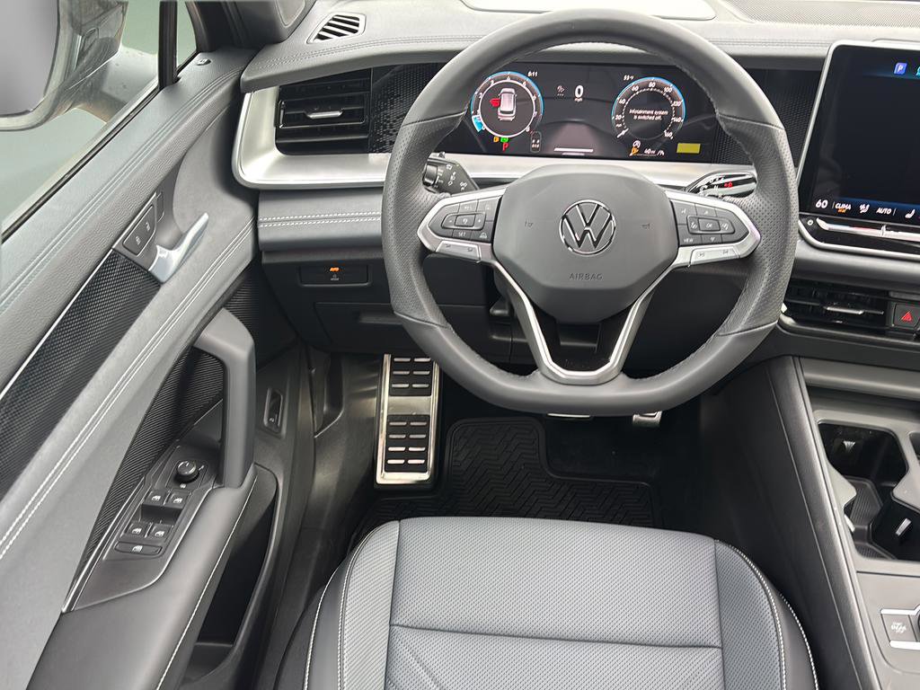 New 2026 Volkswagen Tiguan SE R-Line AWD/4WD image 18