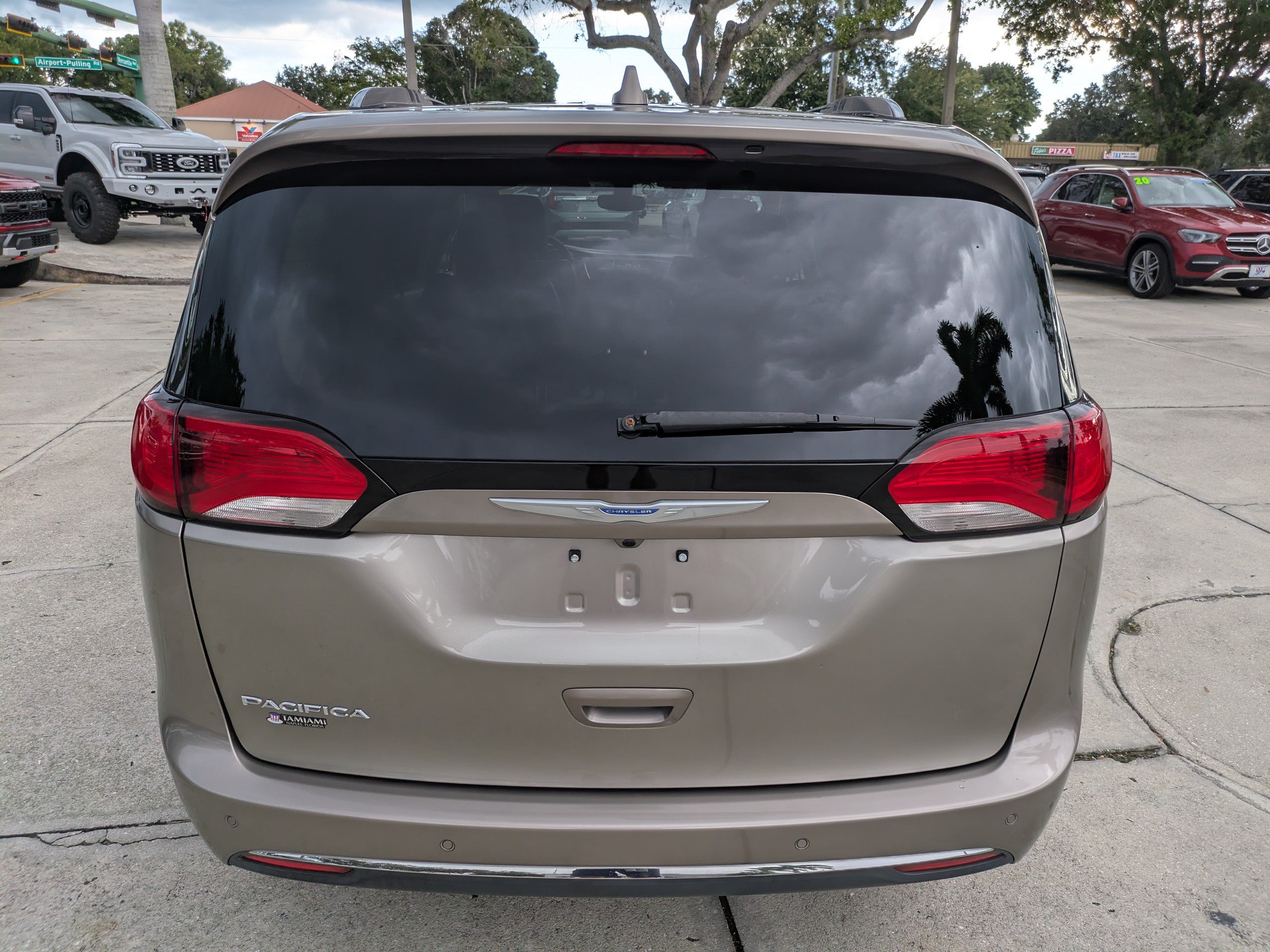 Used 2018 Chrysler Pacifica Touring-L FWD image 5