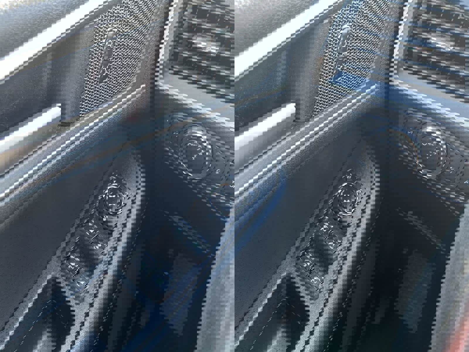 Used 2023 Ford Edge SEL image 26