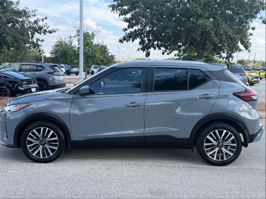 Used 2023 Nissan Kicks SV FWD image 4