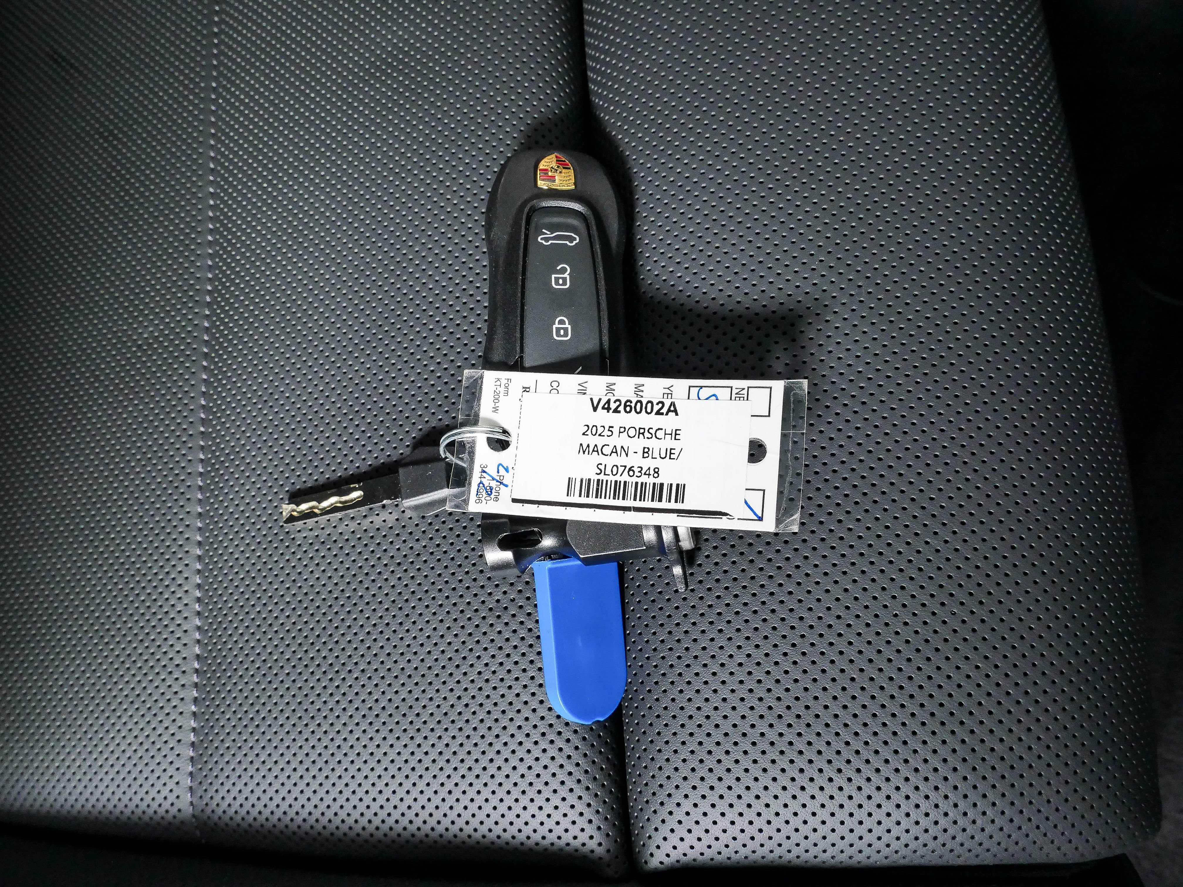 Certified 2025 Porsche Macan Electric RWD image 27