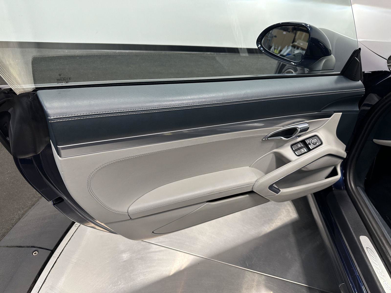 Certified 2018 Porsche 911 Carrera RWD image 15