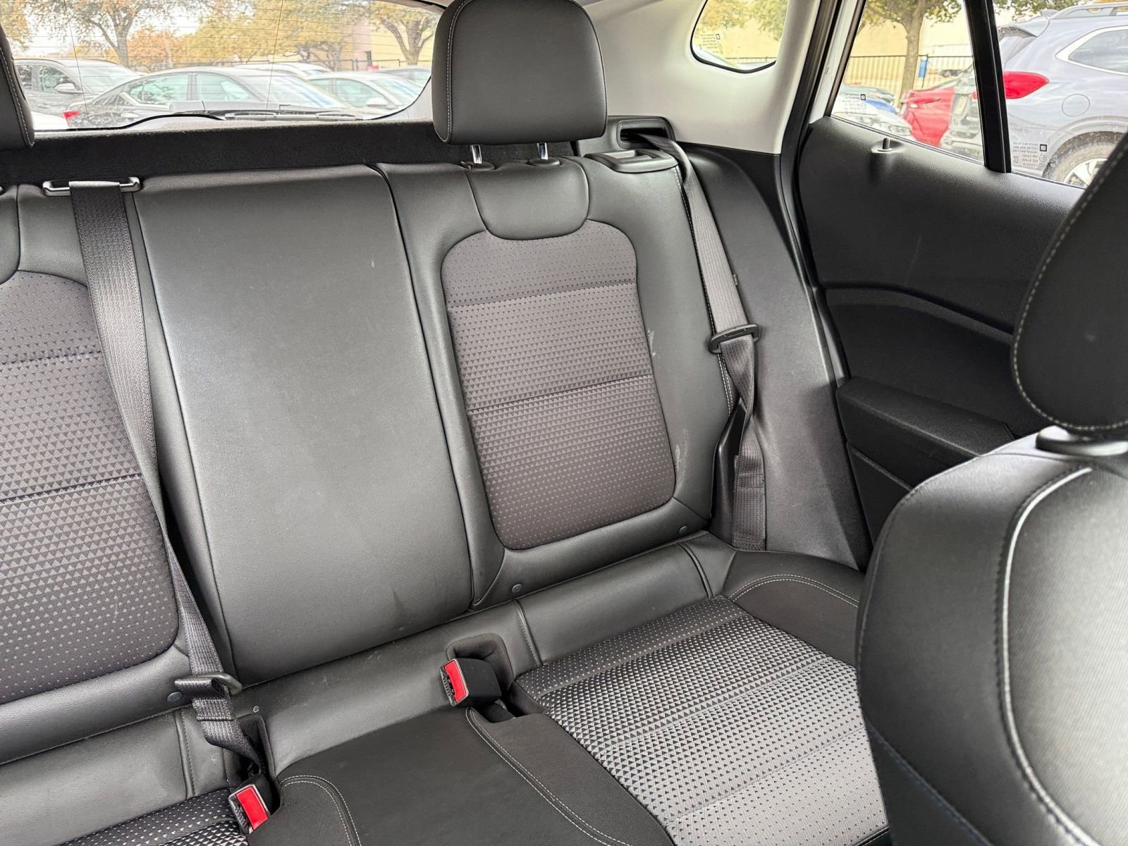 Used 2025 Chevrolet Trax LT FWD image 37