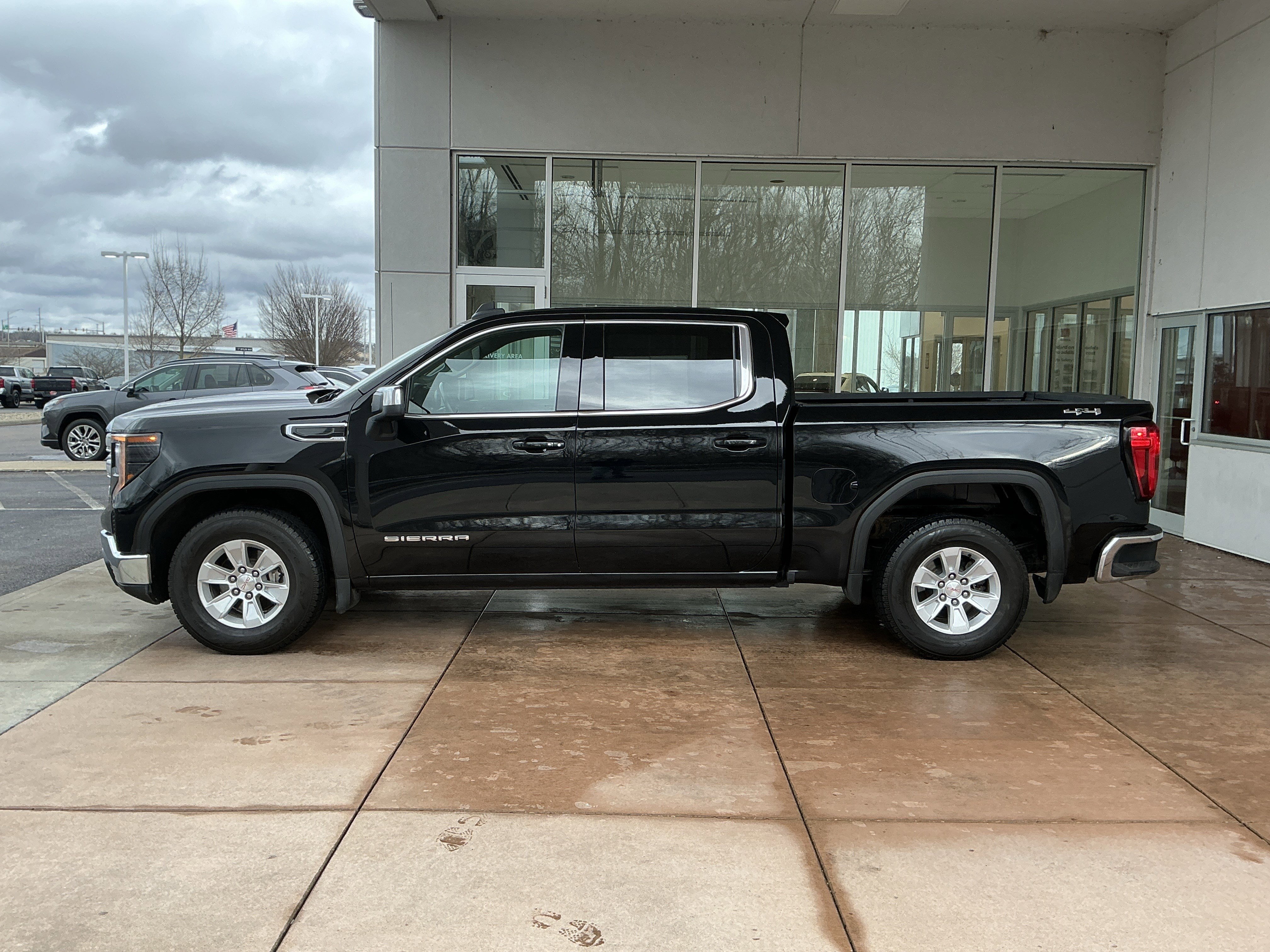 Used 2023 GMC Sierra 1500 SLE w/ Enhanced Capability Package AWD/4WD image 18