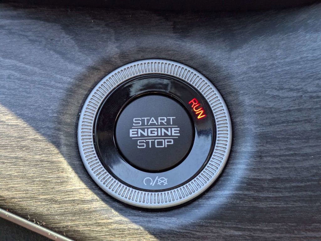 Used 2023 Jeep Grand Cherokee Limited w/ Black Appearance Package image 31