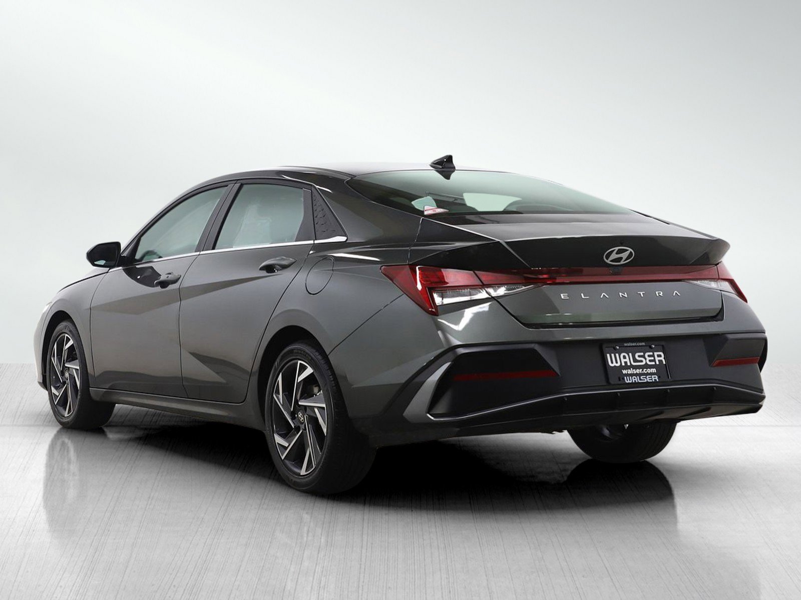 Used 2024 Hyundai Elantra SEL w/ Convenience Package image 3