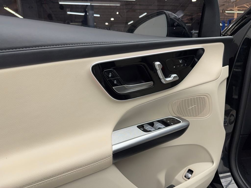 Used 2024 Mercedes-Benz GLC 300 4MATIC image 47