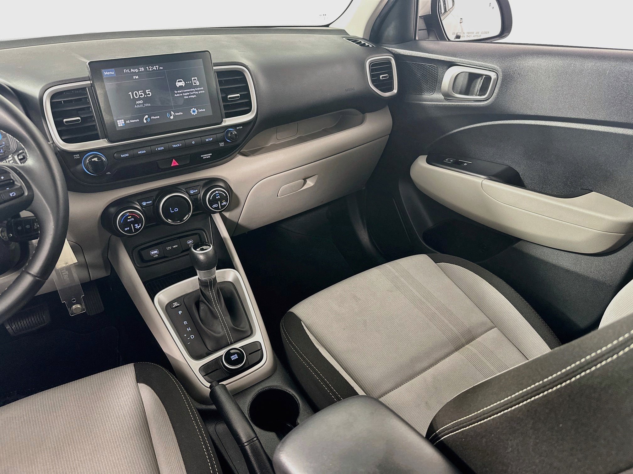 Used 2023 Hyundai Venue SEL FWD image 22
