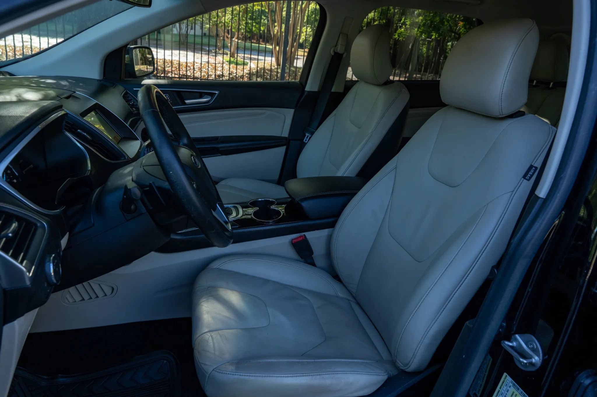 Used 2016 Ford Edge Titanium FWD image 8