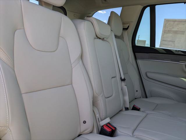 New 2026 Volvo XC90 T8 Ultra w/ Protection Package Premier AWD/4WD image 13