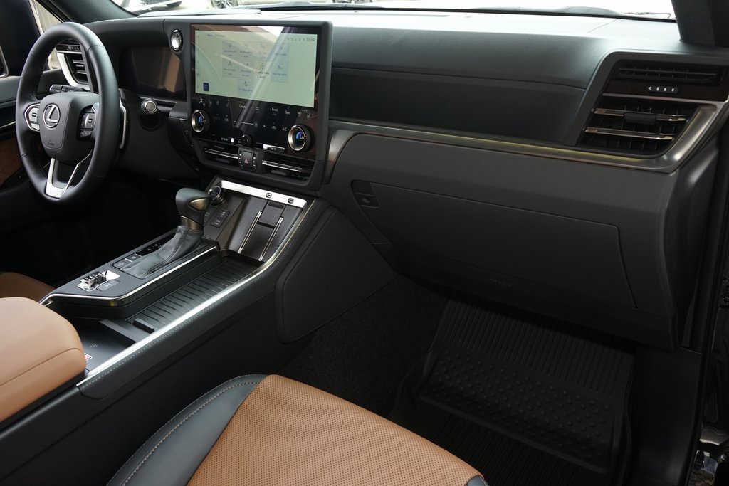 Used 2025 Lexus GX 550 image 11