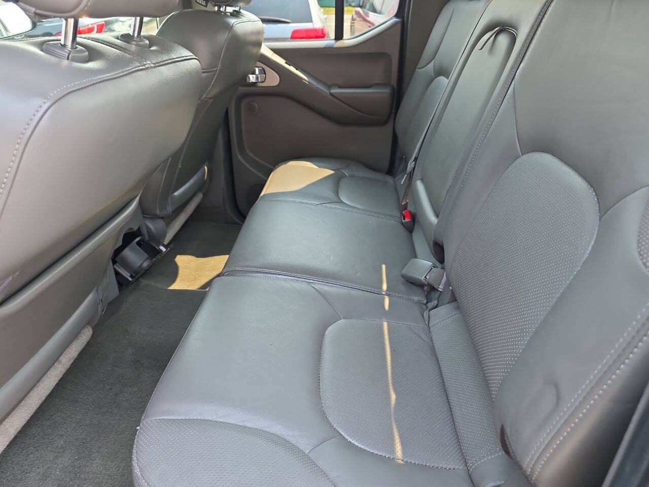Used 2006 Nissan Frontier LE w/ (X01) Leather Pkg AWD/4WD image 12