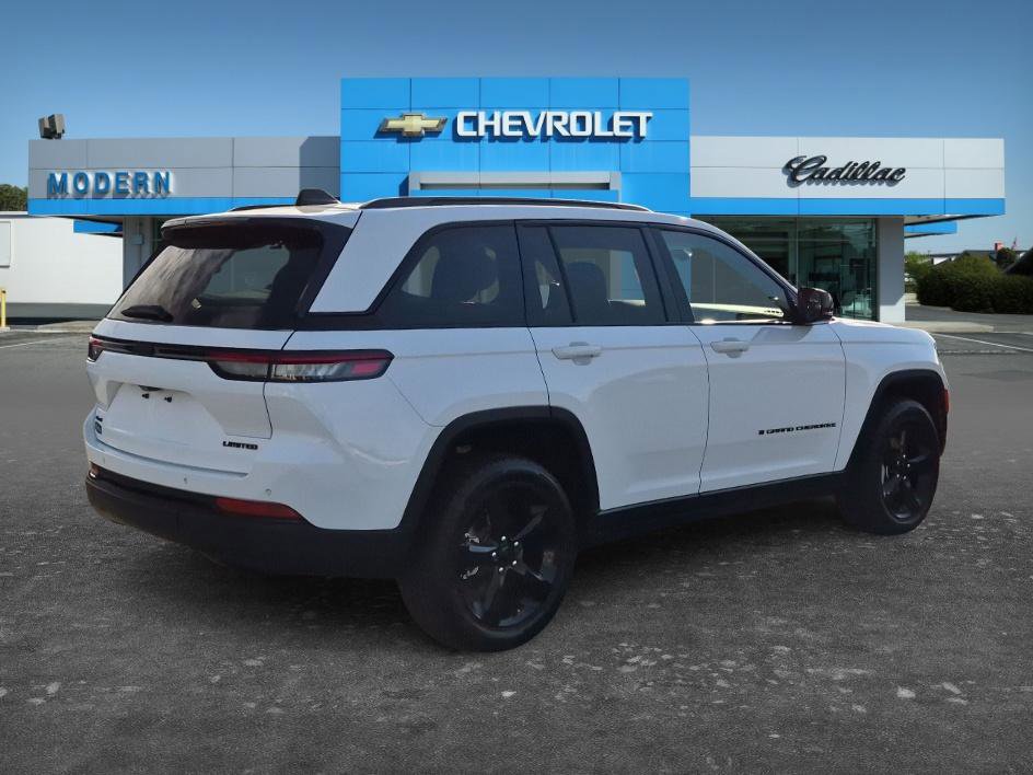 Used 2023 Jeep Grand Cherokee Limited w/ Black Appearance Package AWD/4WD image 5
