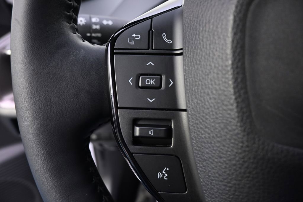 Used 2024 Toyota Prius XLE image 33