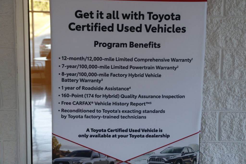 Used 2024 Chrysler Pacifica Touring-L image 29