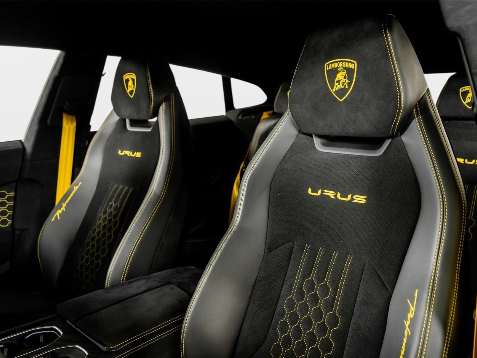 Used 2023 Lamborghini Urus Performante image 3