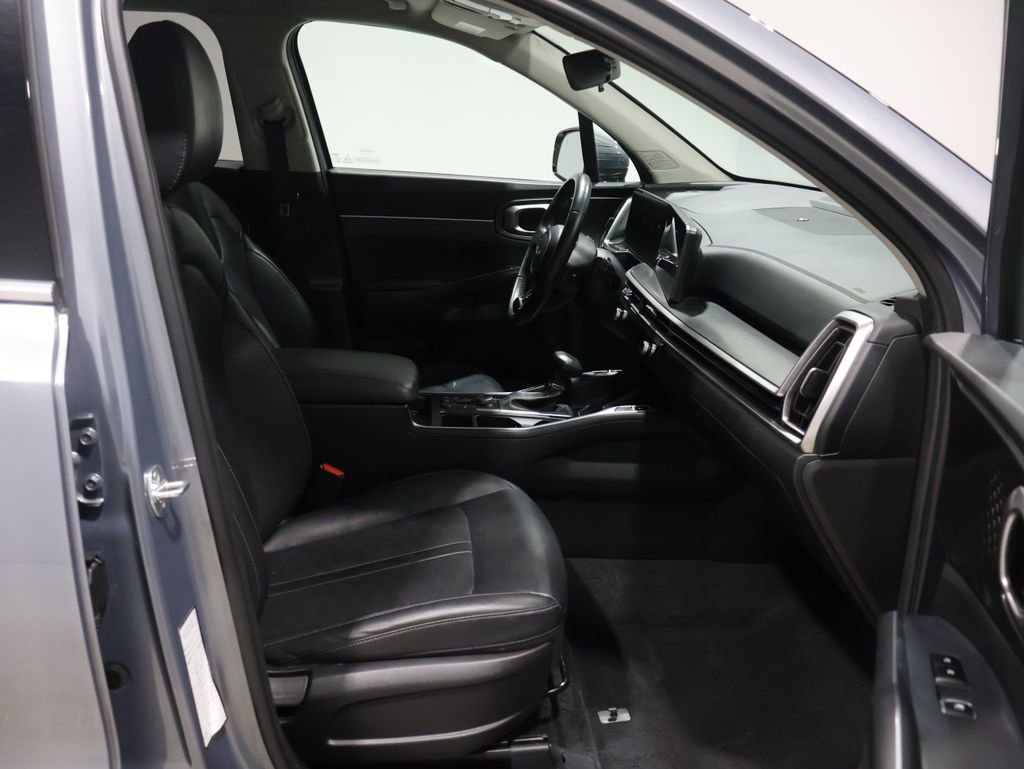 Used 2024 Kia Sorento S image 22