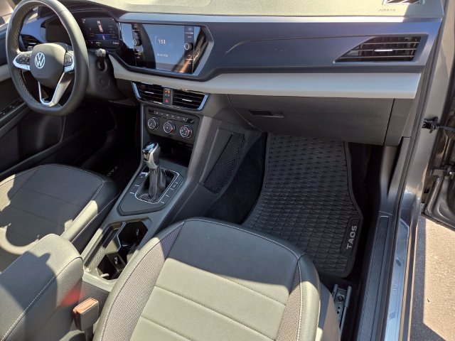 Certified 2022 Volkswagen Taos SE FWD image 16