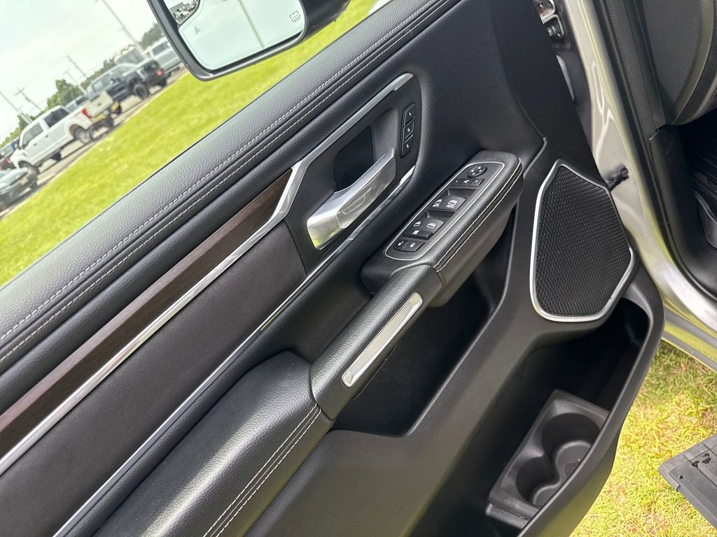 Used 2022 RAM 1500 Laramie AWD/4WD image 11