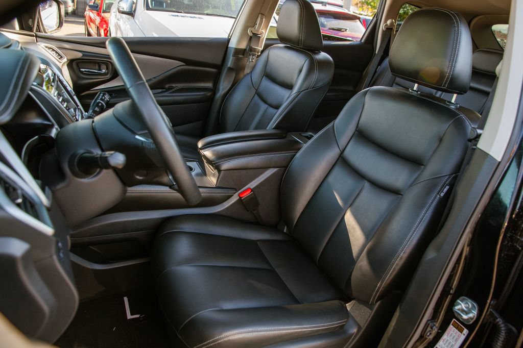 Used 2023 Nissan Murano SV w/ SV Midnight Edition Package FWD image 13