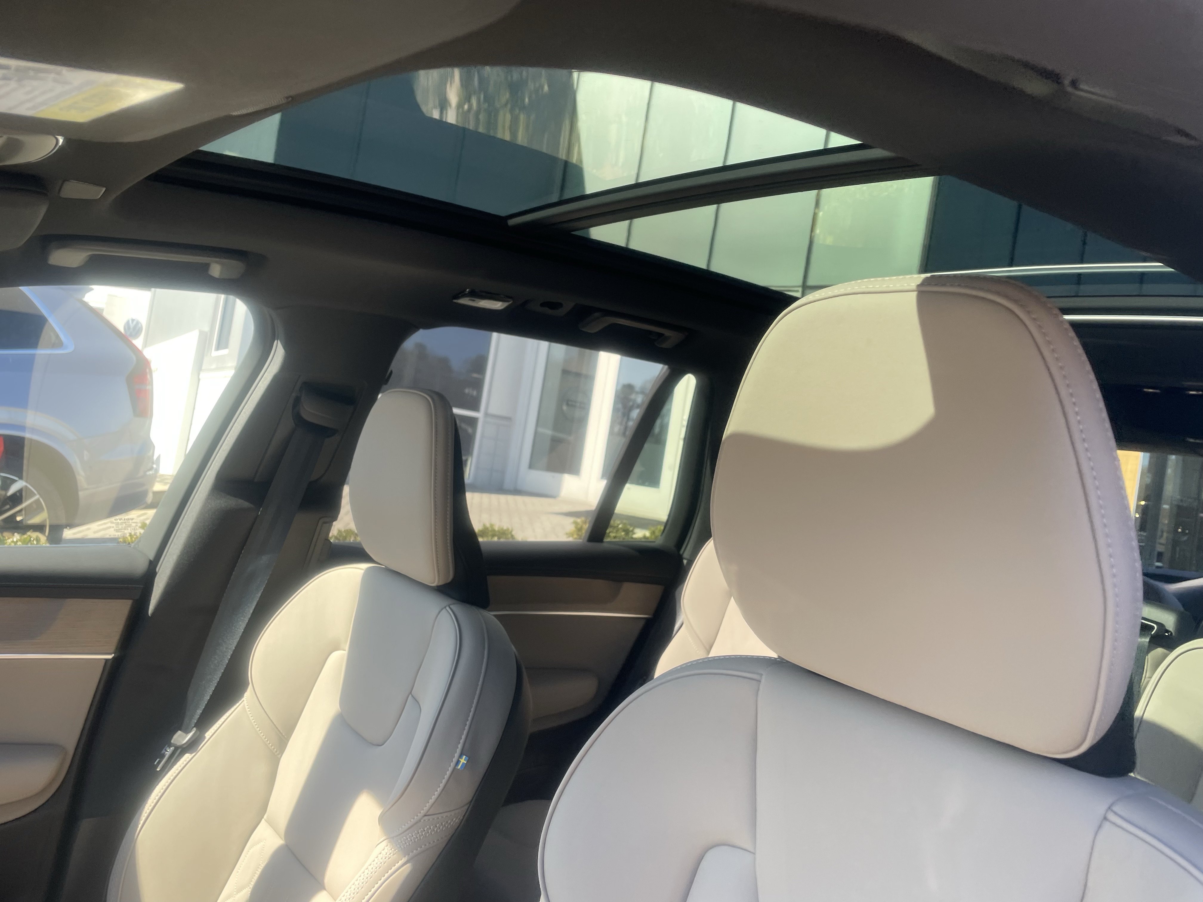 New 2026 Volvo XC90 T8 Plus w/ Protection Package Premier AWD/4WD image 17
