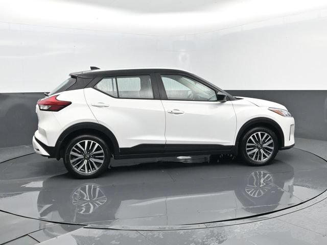 Used 2023 Nissan Kicks SV FWD image 4