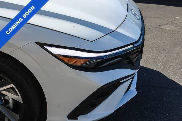 Certified 2025 Hyundai Elantra SEL FWD image 10