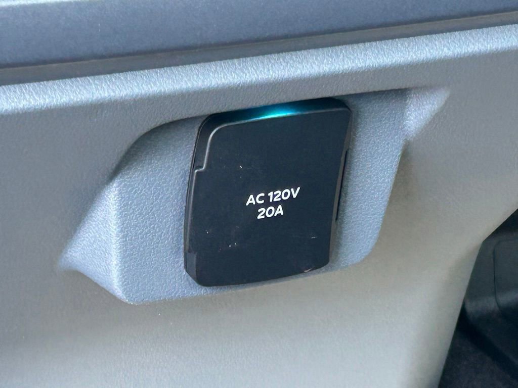Used 2025 Ford F150 Lightning XLT AWD/4WD image 62