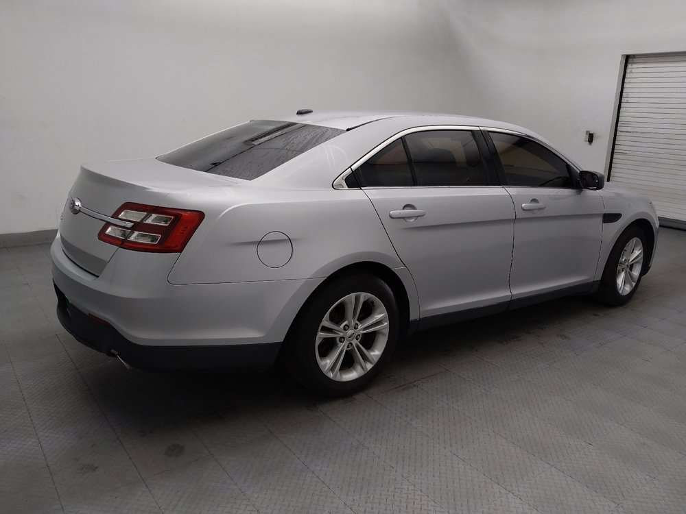 Used 2015 Ford Taurus SE FWD image 10