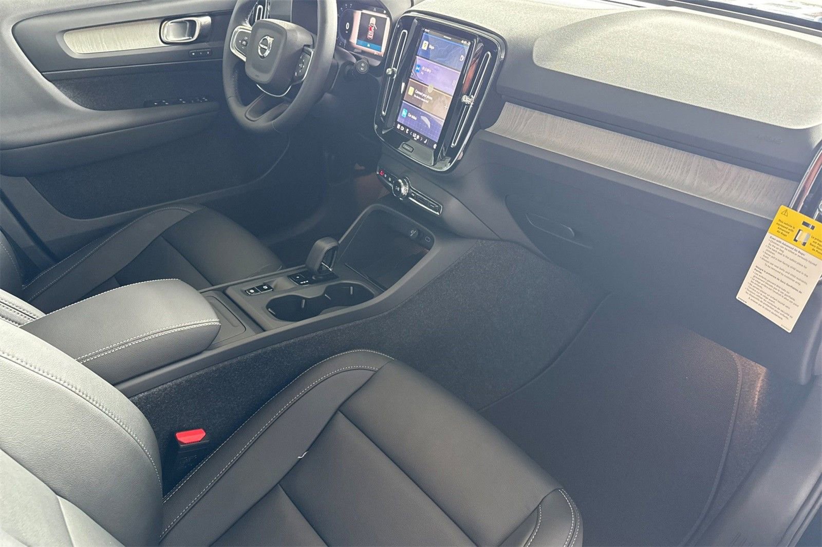 New 2025 Volvo XC40 B5 Core w/ Protection Package Premier image 15