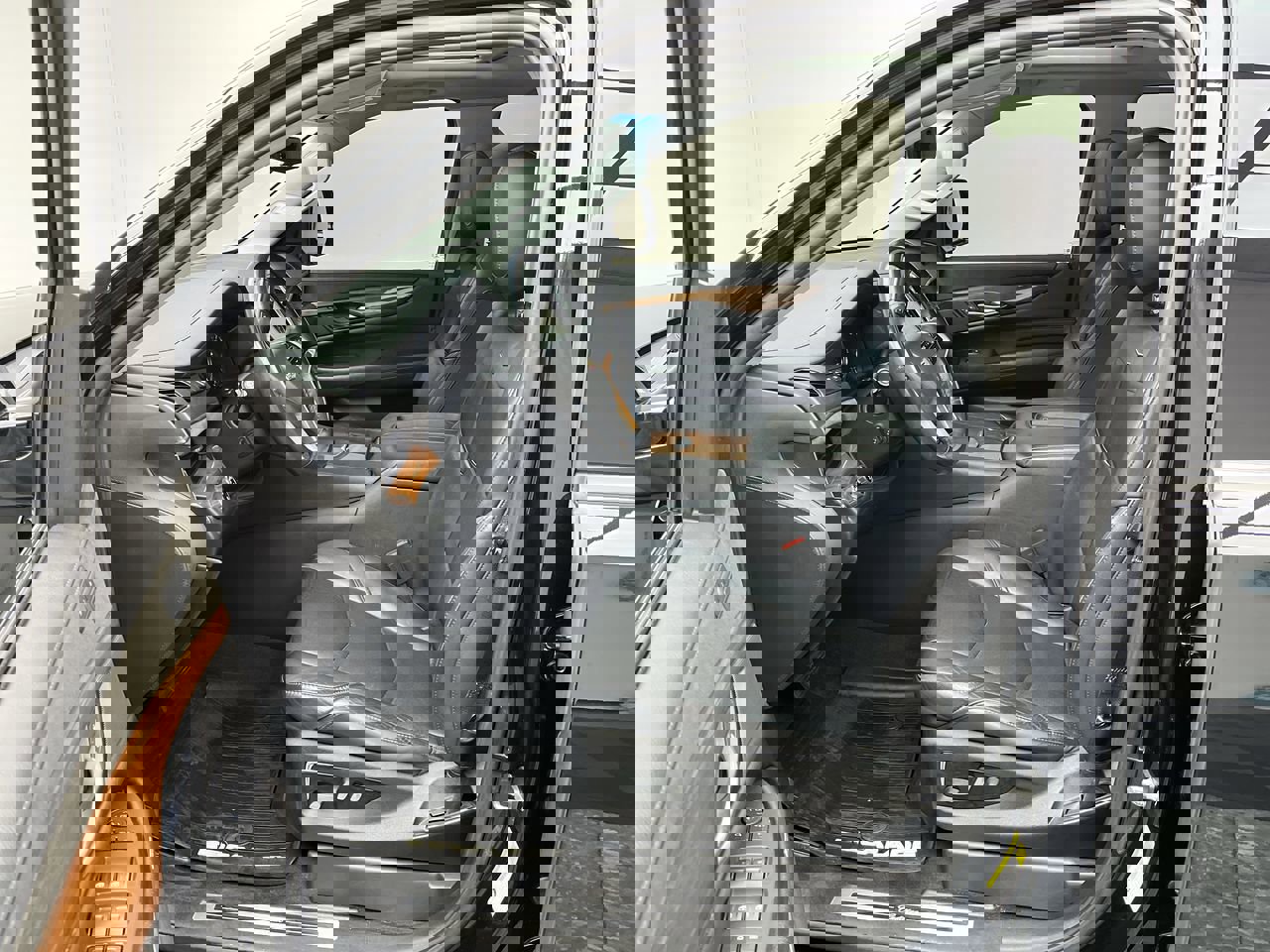 Used 2019 Cadillac Escalade ESV Premium Luxury image 3