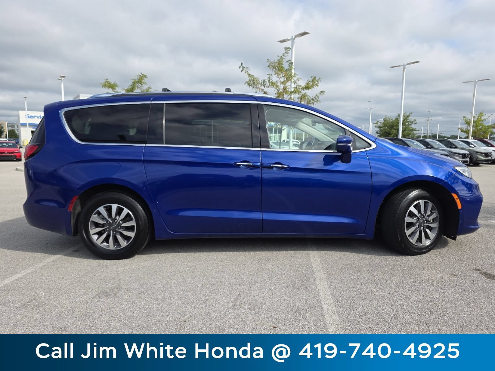 Used 2021 Chrysler Pacifica Touring-L FWD image 15