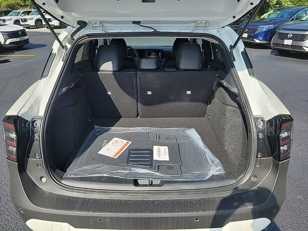 Used 2025 Nissan Kicks SR FWD image 16