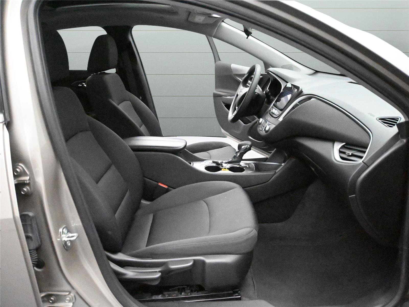 Used 2022 Chevrolet Malibu LT image 16