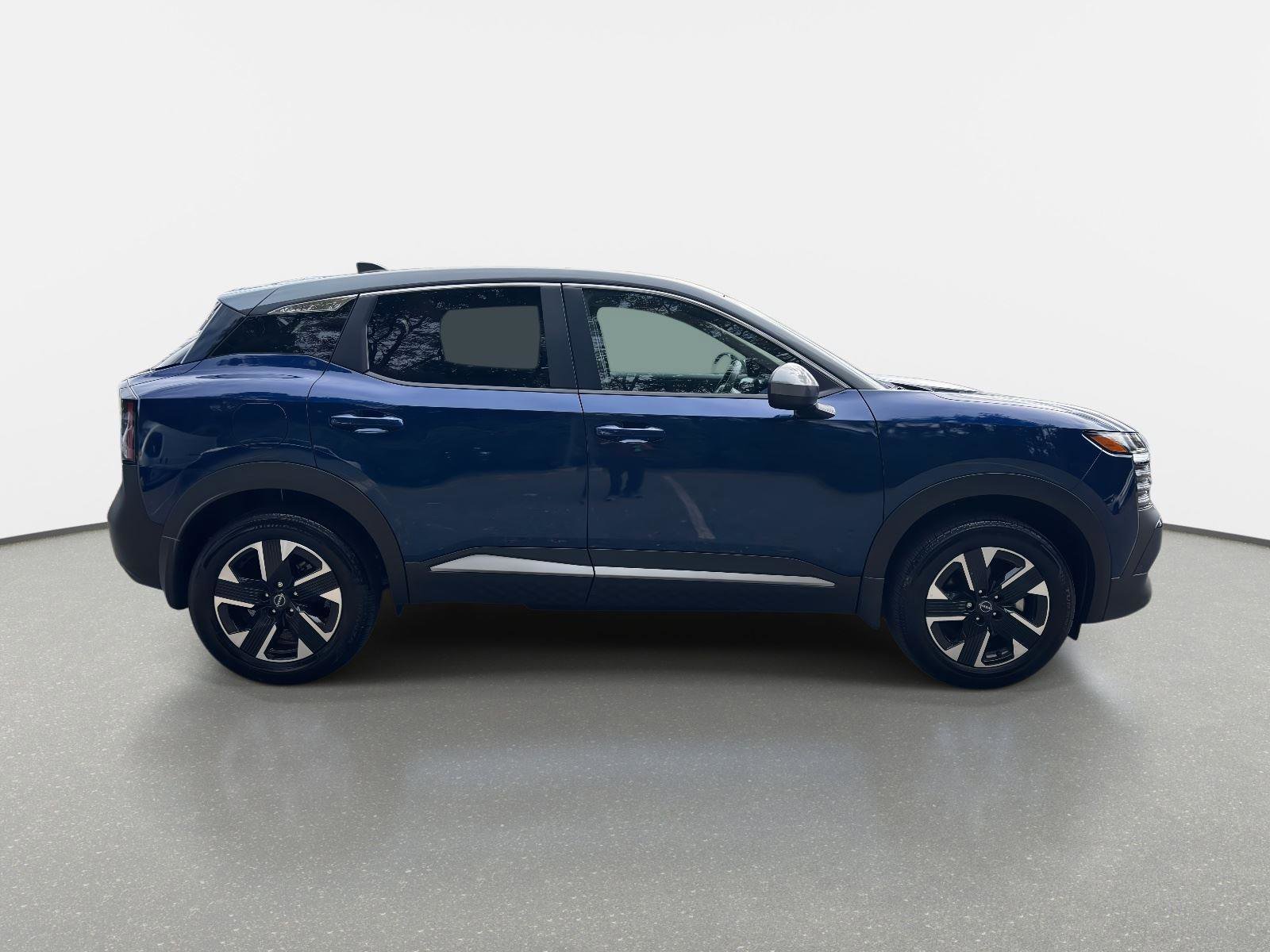 Used 2025 Nissan Kicks SV image 4